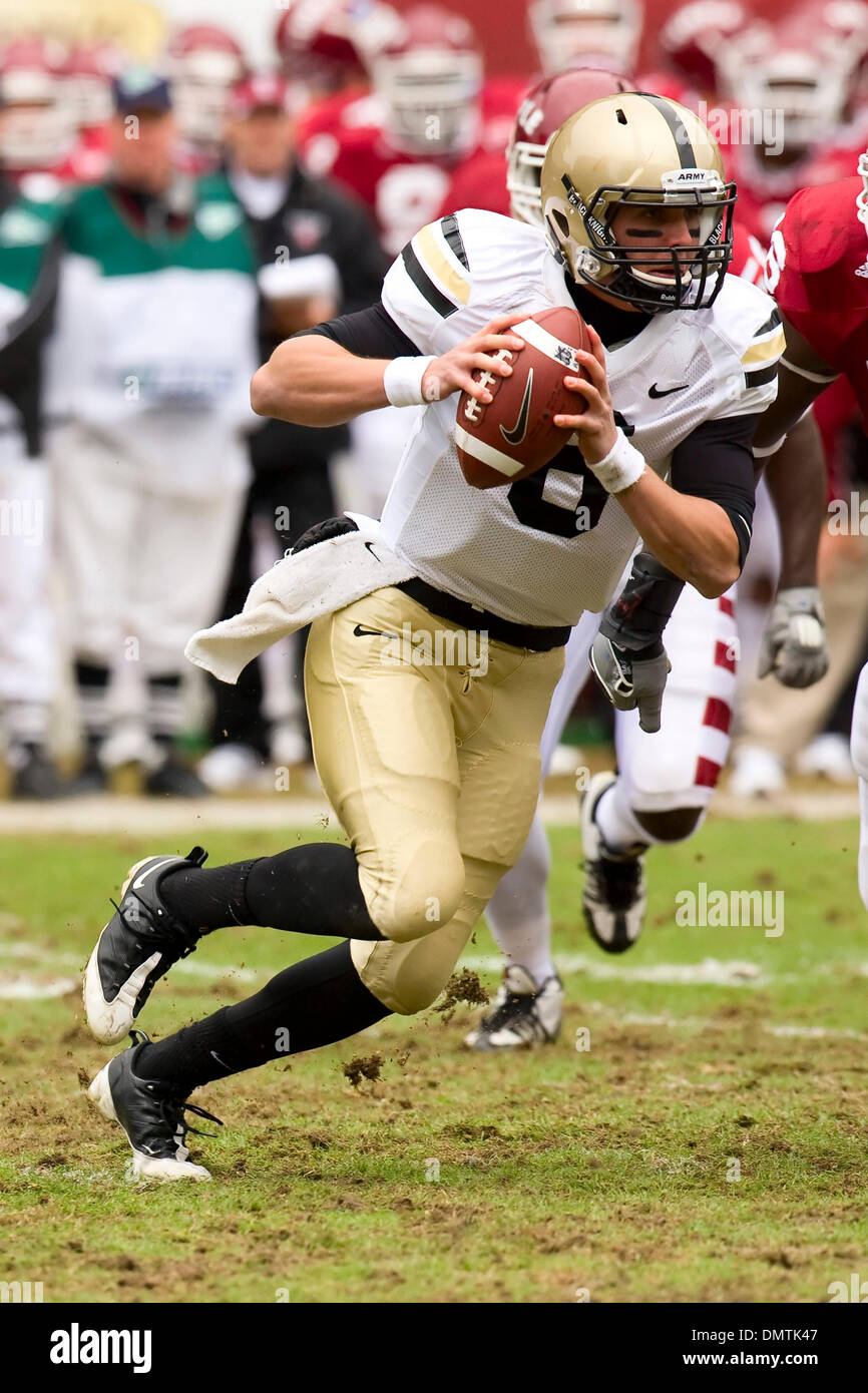 Army Black Knights quarterback Trent Steelman (8) running with the ball