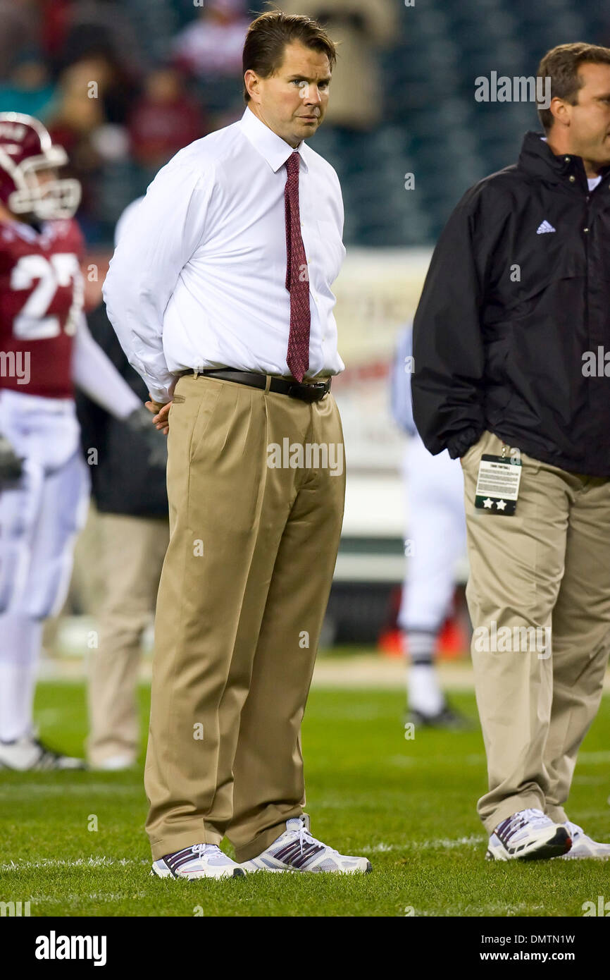 Temple Owls head coach Al Golden looking on during warm ups prior to