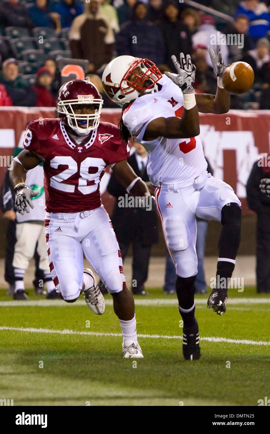 Miami RedHawks wide receiver Jamal Rogers (9) missing the pass for a ...