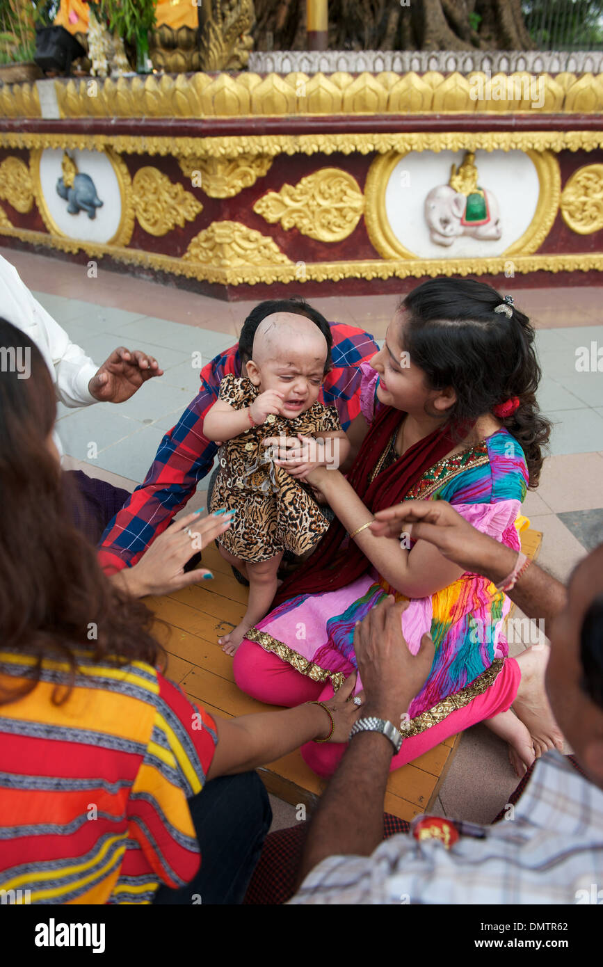 Rangoon shwedagon pagoda burma golden pilgrimage hi-res stock ...