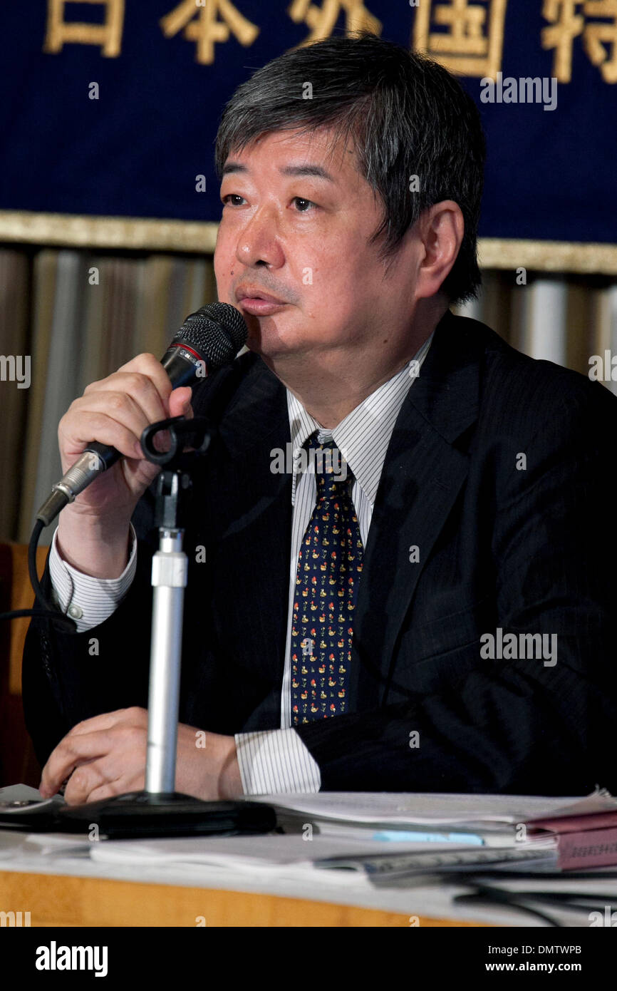 Tokyo, Japan. 17th December 2013. - The Attorney of the Representative of Fukushima Disaster Plaintiffs, Yuichi Kaido speaks about the legal process of the suit against 32 former, current executives of TEPCO and the corporation at the Foreign Correspondents' Club of Japan (FCCJ). According to the representatives of Fukushima Disaster Plaintiffs Tokyo Electric Power Company (TEPCO) has failed to respond properly to the nuclear accident and committed a crime to led release a huge amount of water contaminated with radioactive substances into the ocean since the 3. Credit:  Aflo Co. Ltd./Alamy Liv Stock Photo