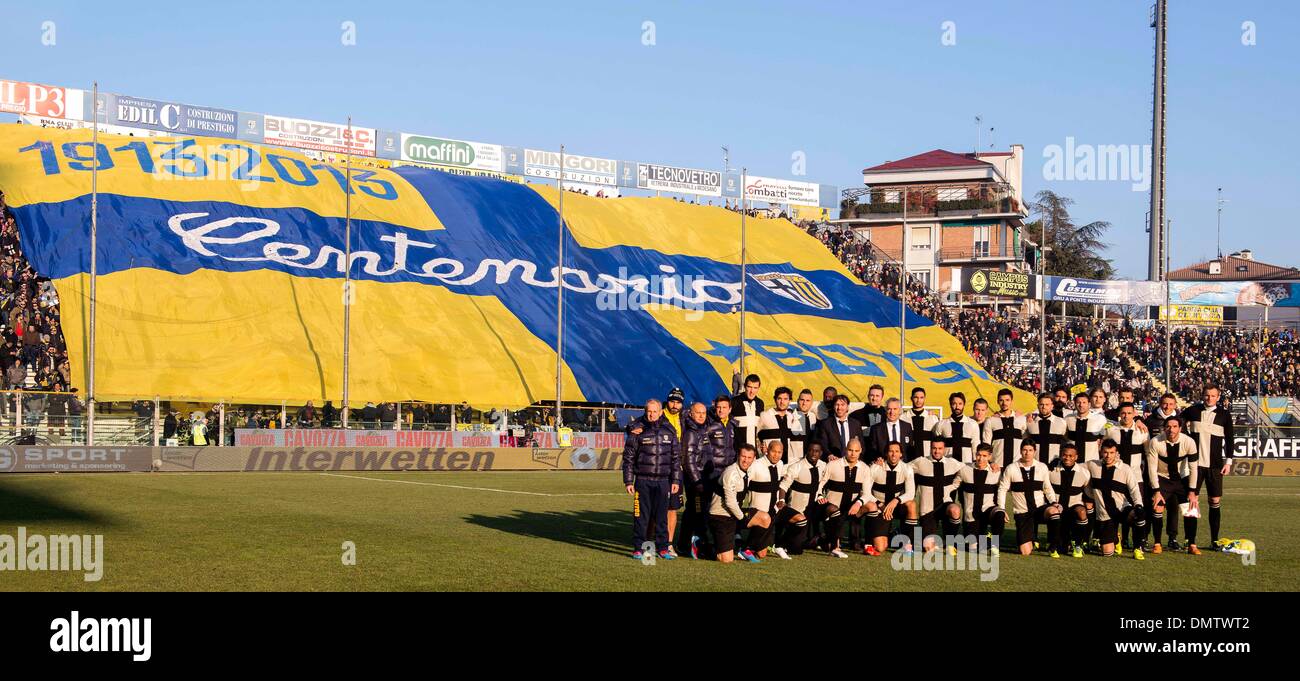 Parma, Italy. 15th Dec, 2013. Parma team group line-up Football / Soccer : Parma players wearing 100 years commemorative T-shirt before the Italian 'Serie A' match between Parma FC 0-0 Cagliari at Stadio Ennio Tardini in Parma, Italy . Credit:  Maurizio Borsari/AFLO/Alamy Live News Stock Photo