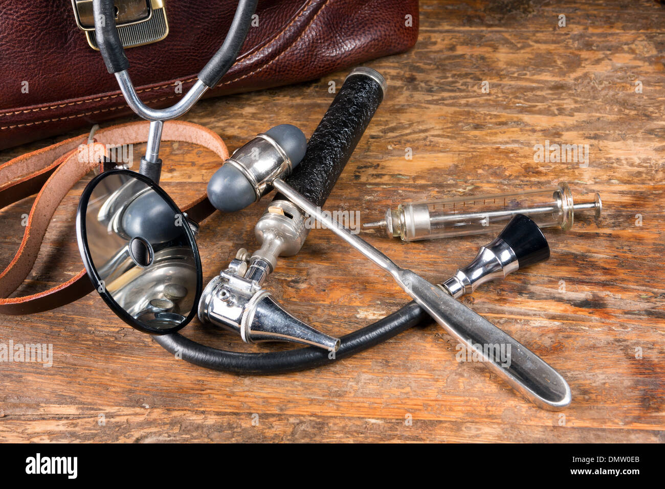Vintage medical bag hi res stock photography and images Alamy