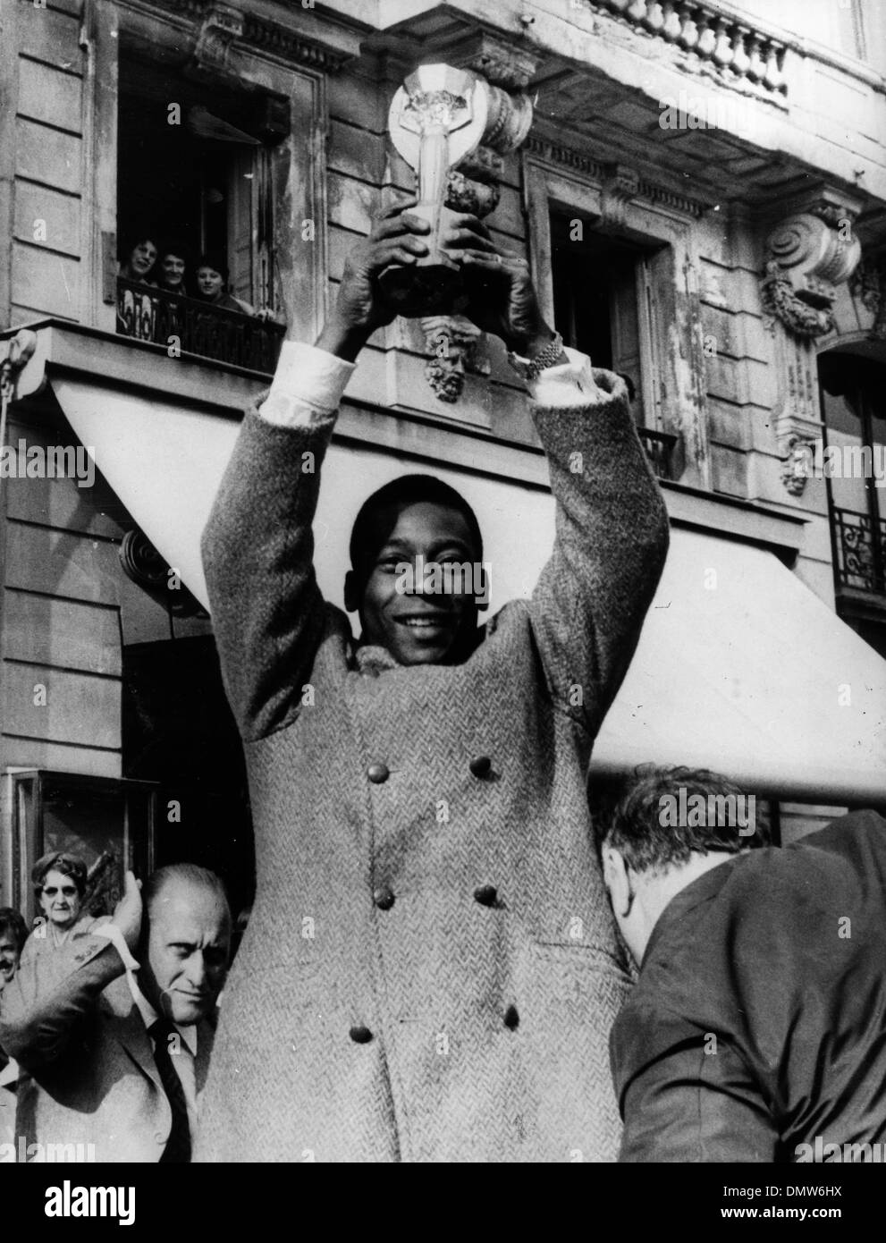 Mar. 31, 1971 Paris, France Brazilian Footballer PELE holds up his