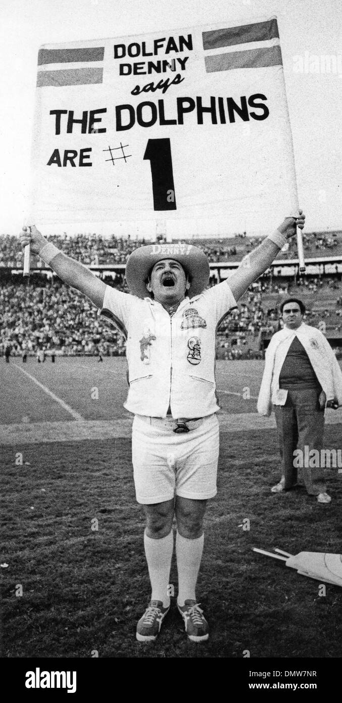 Dec 27, 1980 - Miami, FL, USA - Dolphin fan DENNIS (DENNY) SYM aka 'Dolfan Denny' doing what he did best. For 34 years Denny Sym cheered the Miami Dolphins. (Credit Image: © Robert Emerson/Miami News/Palm Beach Post/ZUMA Press) RESTRICTIONS: USA Tabloid RIGHTS OUT! Stock Photo