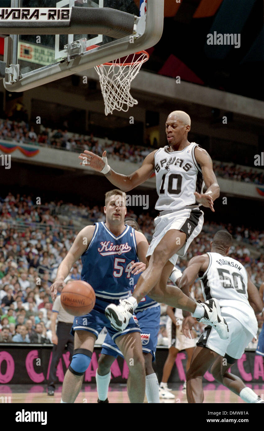 Dennis Rodman of the San Antonio Spurs defends circa 1994 at the
