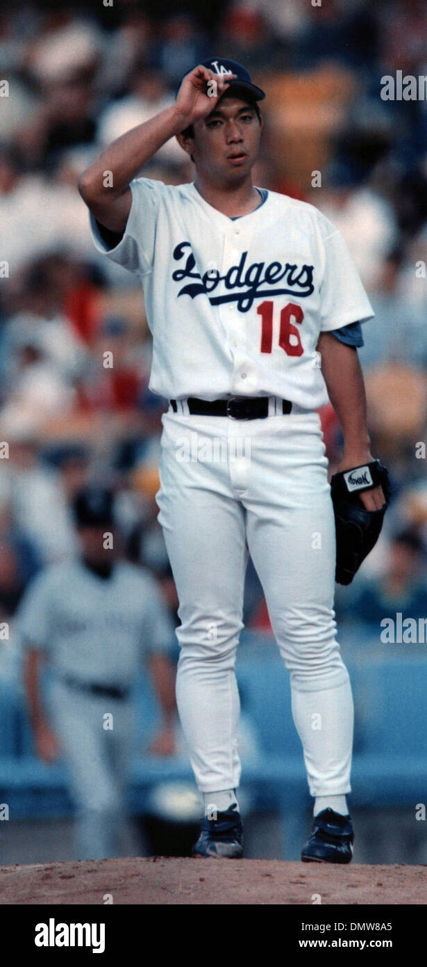 HIDEO NOMO #16 LOS ANGELES DODGERS AWESOME CLOSE UP SHOT 8X10 GLOSSY PHOTO  #3S