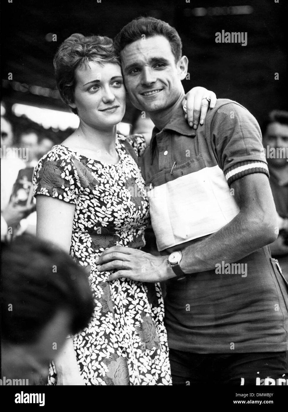 July 18, 1959 - Paris, France - At the French Championship HENRY ANGLADE, got the second place during the general classifications. PICTURED: Henry Anglade celebrates after his victory. (Credit Image: © KEYSTONE Pictures USA/ZUMAPRESS.com) Stock Photo