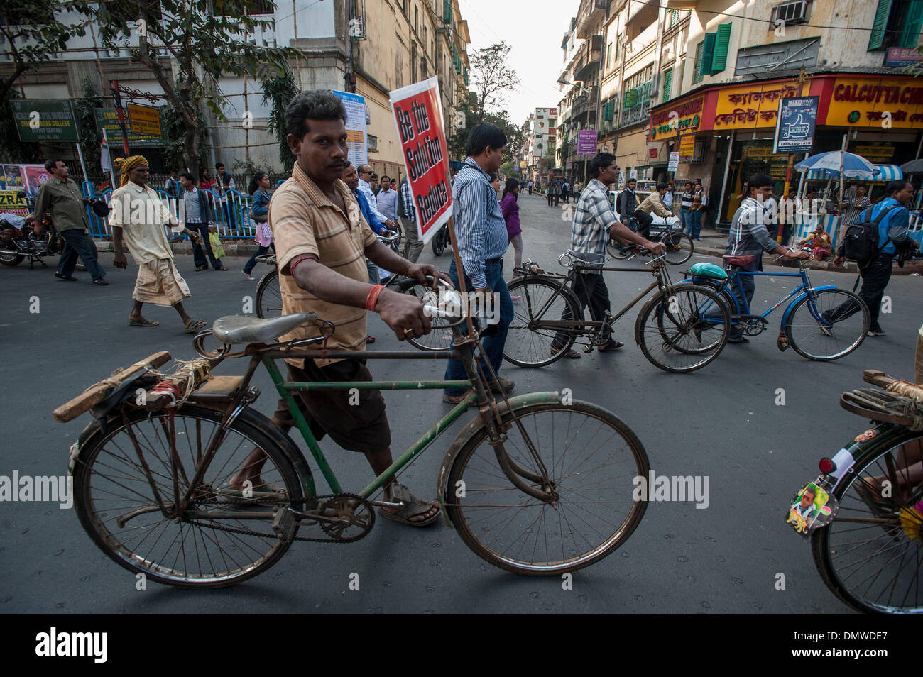 Calcutta, Indian state West Bengal. 17th Dec, 2013. Indian people take part in a cycle march to urge the government to revoke the ban on cycles and non-motorised transport and rebuild the city's sustainability in Calcutta, capital of eastern Indian state West Bengal, Dec. 17, 2013. Credit:  Tumpa Mondal/Xinhua/Alamy Live News Stock Photo