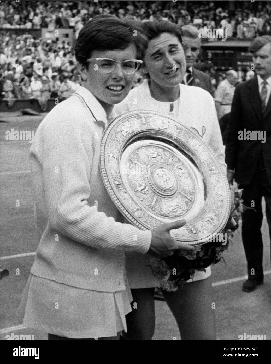 June 6, 1968 - London, England, U.K. - Tennis Star BILLIE JEAN KING holds up her trophy after beating JUDY TEGART at The Ladies Singles Final for the third time. (Credit Image: © KEYSTONE Pictures USA/ZUMAPRESS.com) Stock Photo