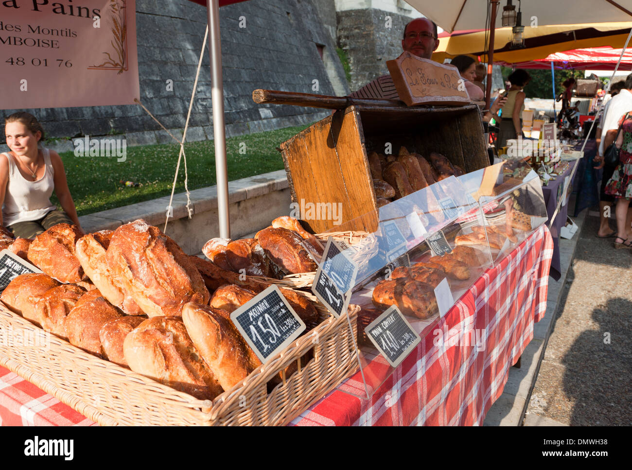 French market stall bread hi-res stock photography and images - Alamy