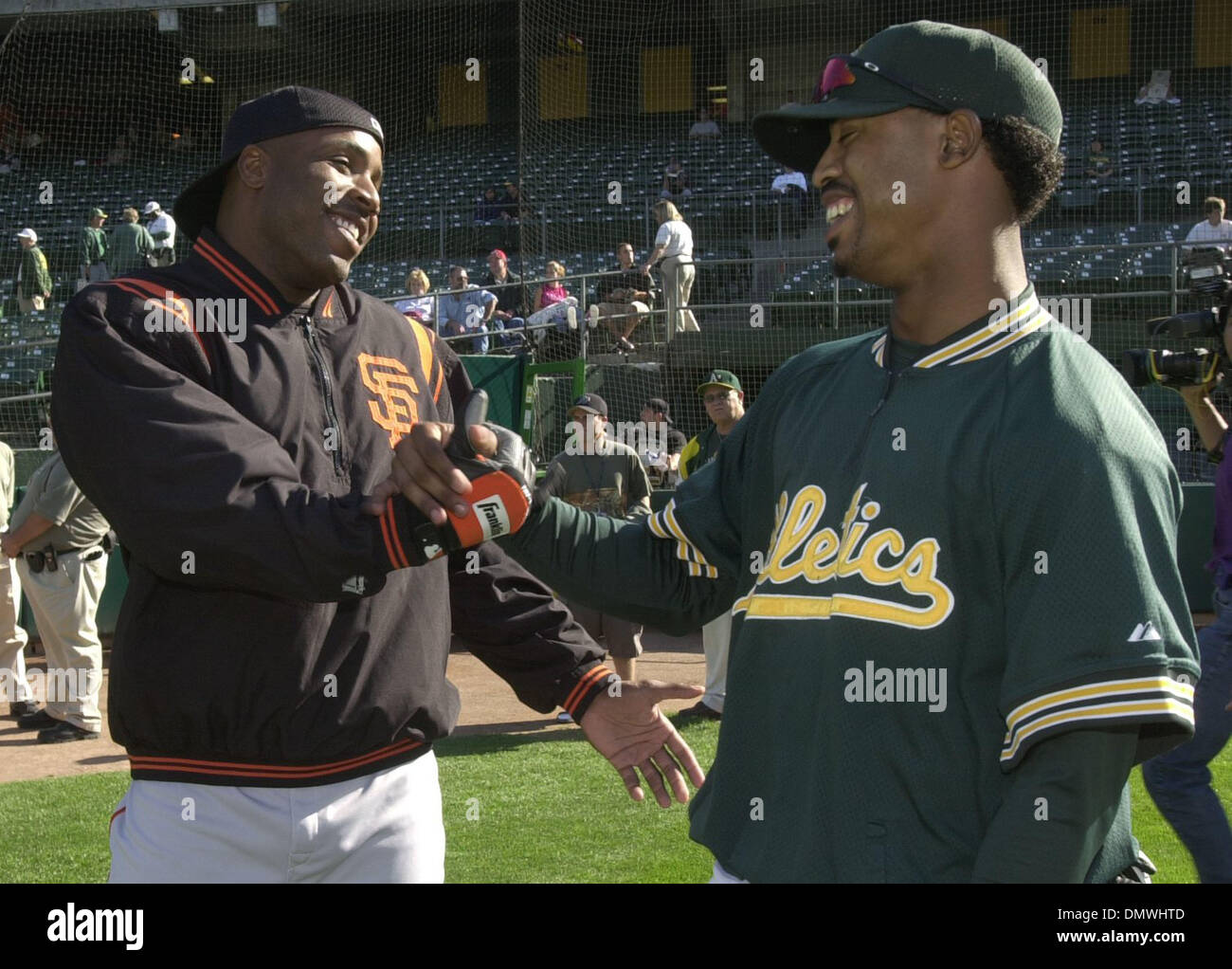 Jun 17, 2001; Oakland, CA, USA; San Francisco Giants Barry Bonds shakes  hand with friend Oakland A's Terrence Long before the start of their game  on Friday, June 8, 2001 at Network