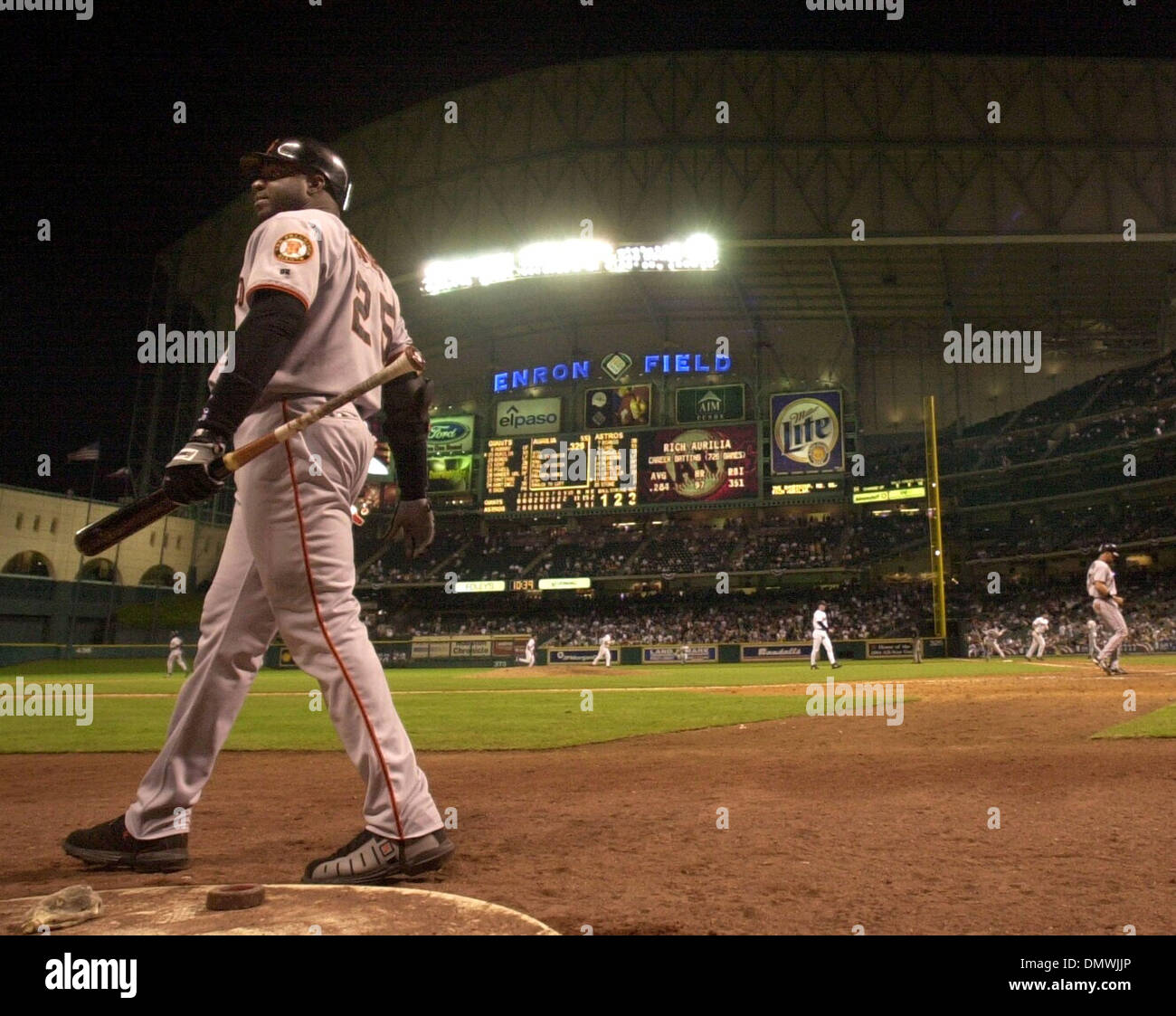 Oct 03, 2001; Houston, TX, USA; Barry Bonds shows the frustration