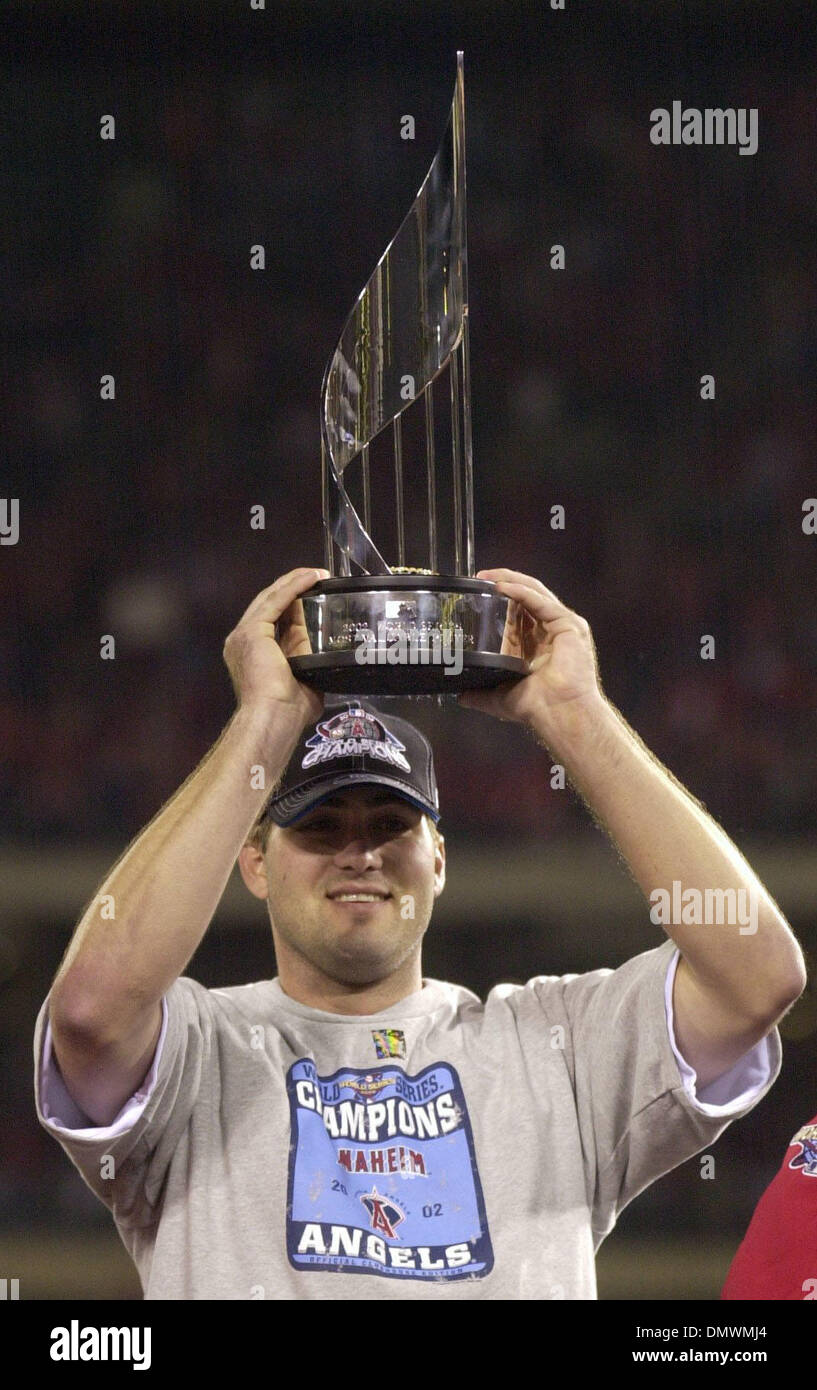27 Oct. 2002: Anaheim Angels shortstop David Eckstein (22) and designated  hitter Shawn Wooten (44) kiss the World Series trophy in the clubhouse  after the Angels defeated the San Francisco Giants 4