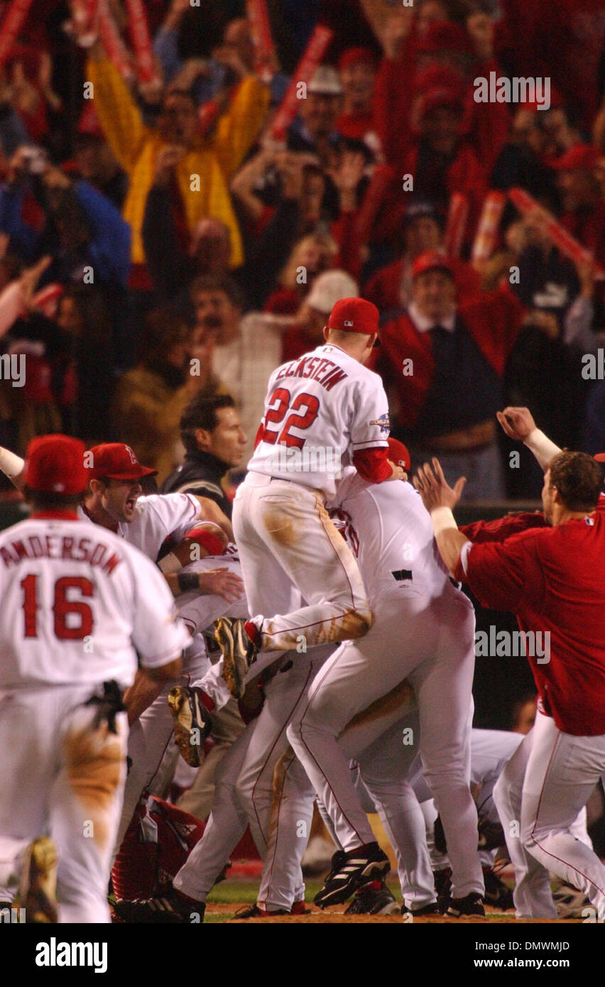 Oct 20, 2002 - Anaheim, CA, USA - TIM SALMON of the Anaheim Angels