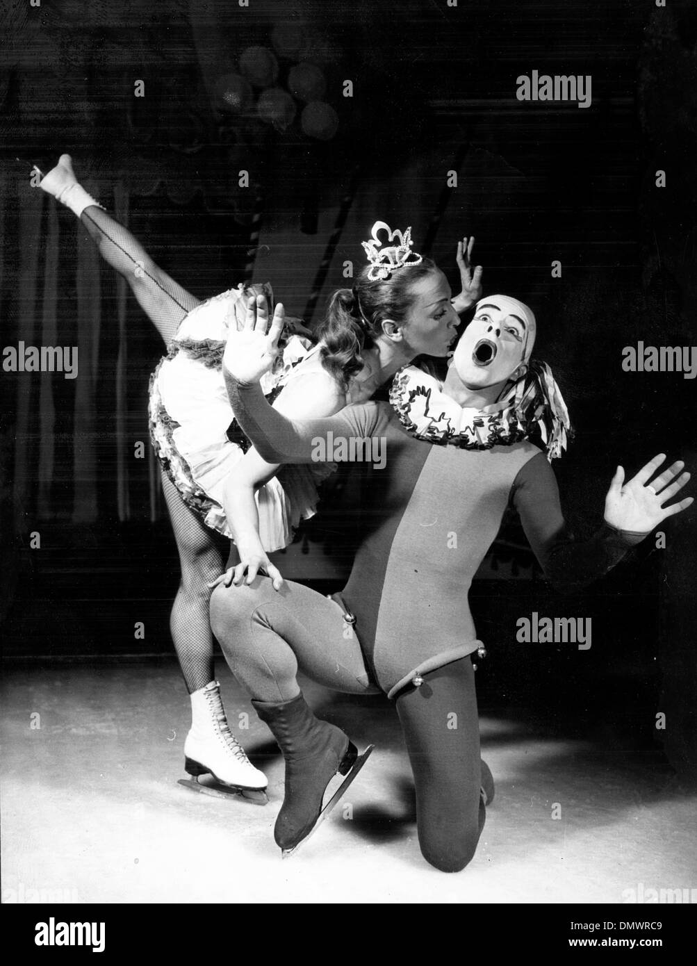 Figure skating pair Black and White Stock Photos & Images Alamy