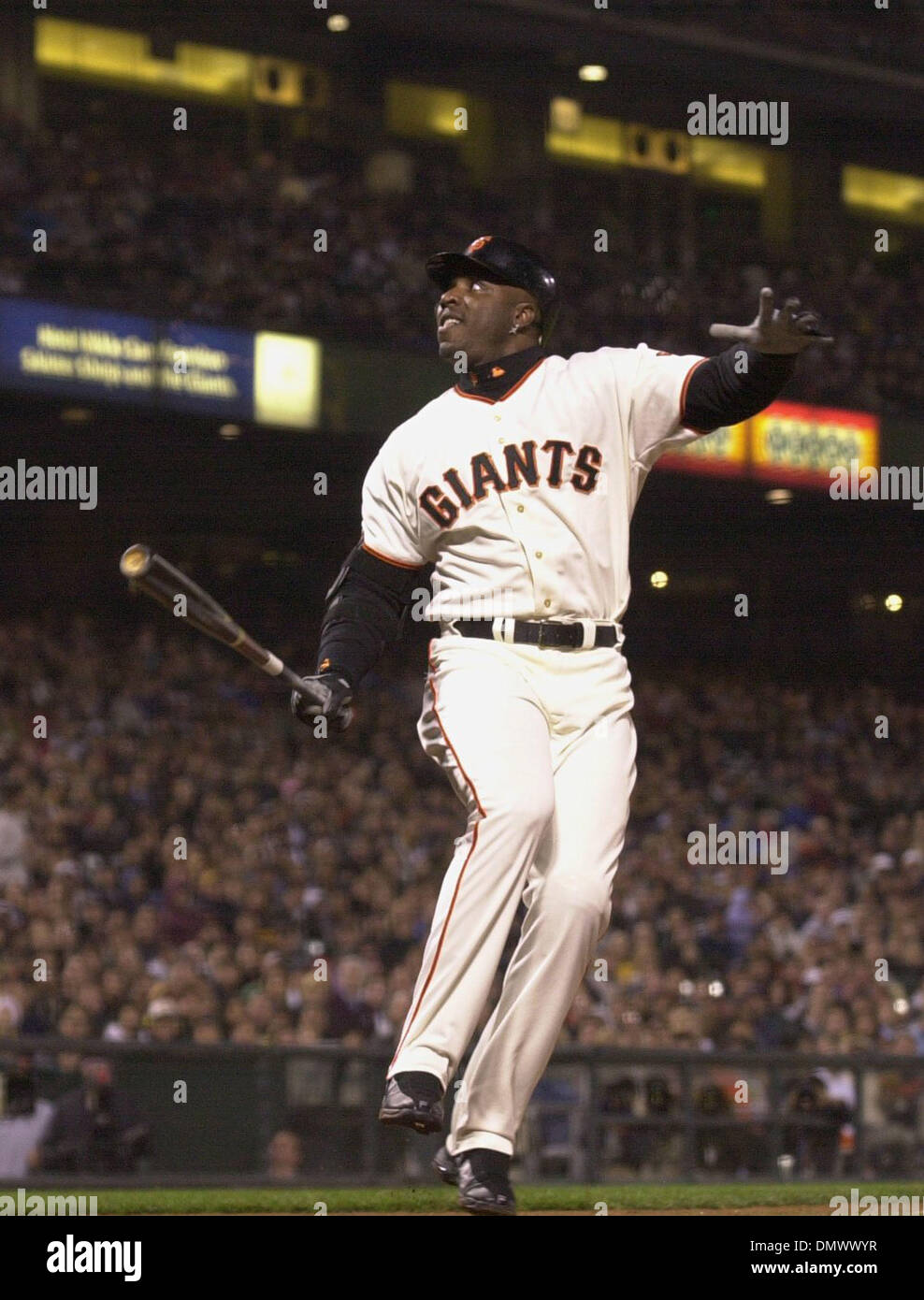 San Francisco Giants' Barry Bonds, #25, points to the sky after