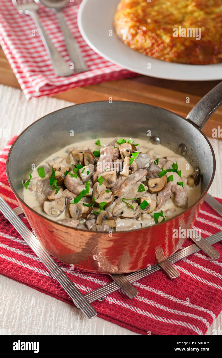 Veal Zurichoise with rösti potatoes. Émincé de veau à la zurichoise. Zürcher