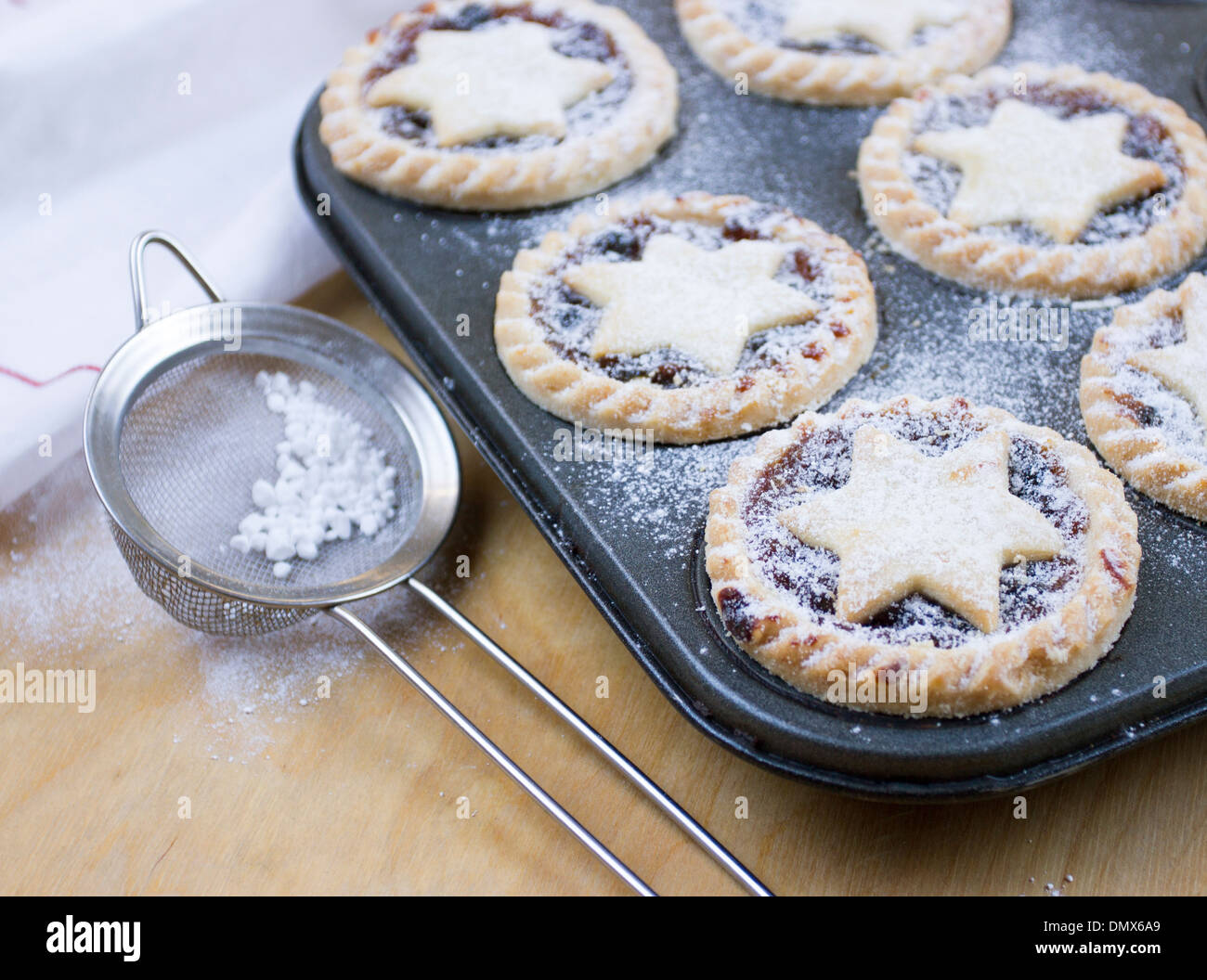 Homemade traditional christmas mince pies hi-res stock photography and ...
