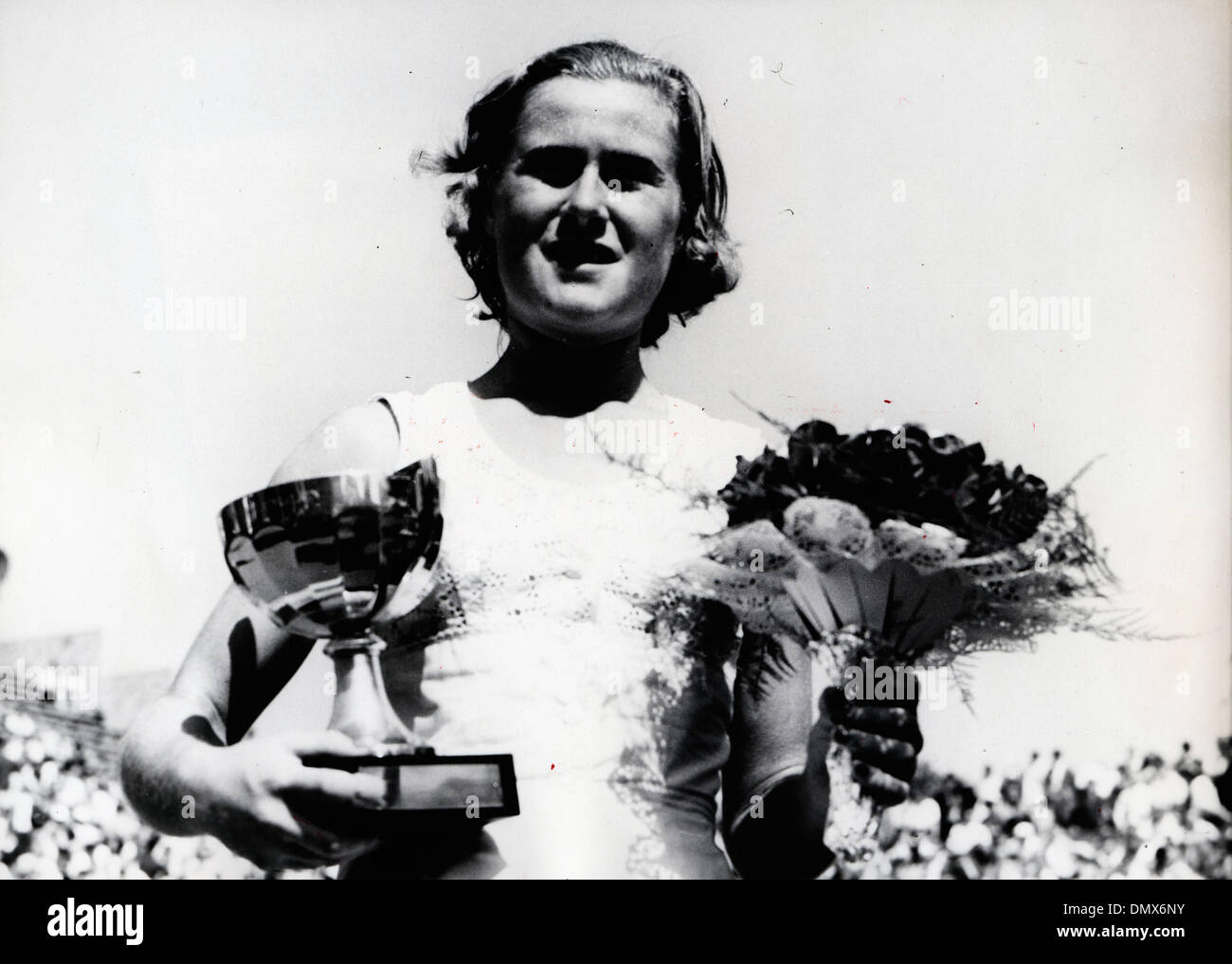 Dorpthy Knode June 1, 1957 - Paris, France - Tennis player SHIRLEY BLOOMER beats her ...
