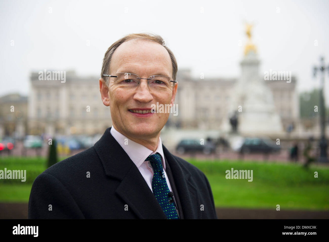 Alastair Bruce, OBE, is Sky News’ Royal, Religious and National Events Commentator, oustside Buckingham palace Stock Photo