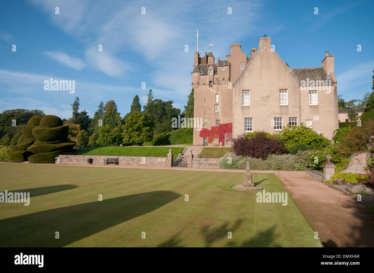 crathes castle gardens deeside aberdeen near banchory Stock Photo Alamy
