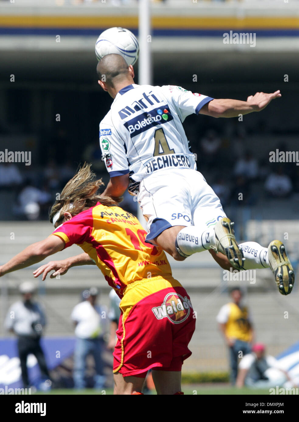 Mar 19, 2006; Mexico City, Mexico; UNAM Pumas defender DARIO VERON (R)  fights for the ball with UAG Tecos forward CARLOS DAVID CASARTELLI during  their soccer match at the University Stadium in