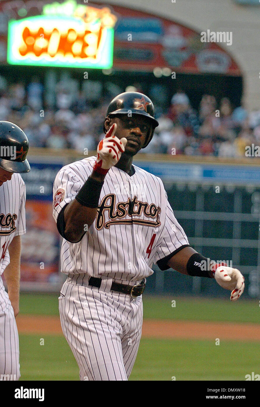 Apr 05 06 Houston Tx Usa Astros New Addition Preston Wilson Acknowledges The Crowd After Hitting A Homerun In The Top Of The 2nd Inning Following Lance Berkman Home Run In The