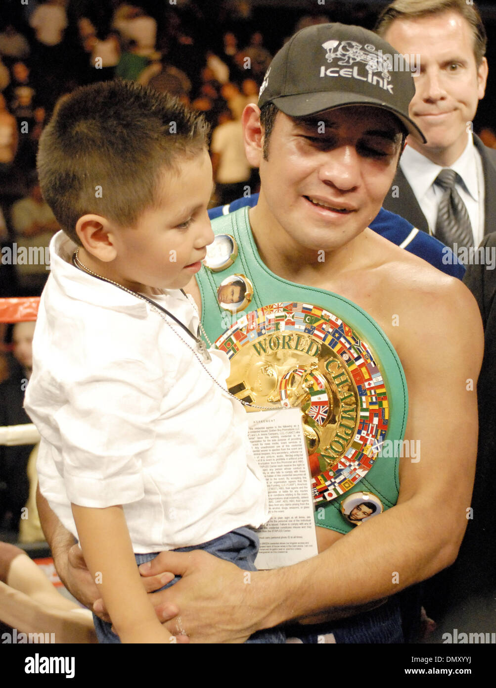 May 20, 2006; Los Angeles, CA, USA; BOXING: MARCO ANTONIO BARRERA narrowly defeats Rocky Juarez by split decision to retain his WBC super Featherweight title. In an unusual turn of events, the bout was initially declared a draw to the crowd in attendance and to The HBO Telecast audience. Upon closer inspection, however, it was determined that the original tally of the judges scorec Stock Photo