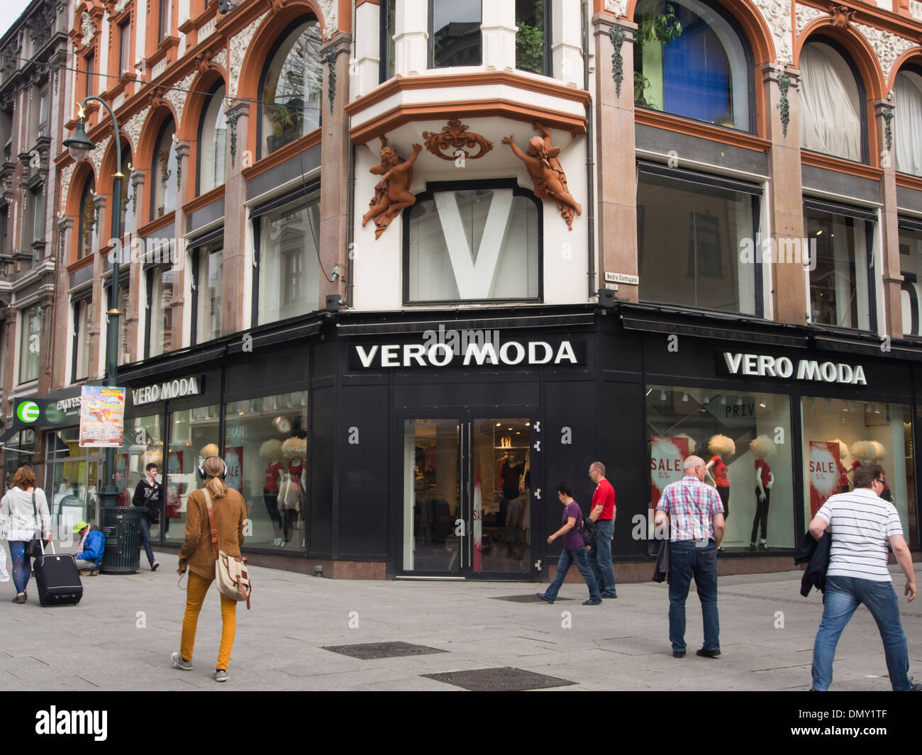 Karl Johans gate shopping street and parade street in city center of Oslo  Norway, street corner, shop for the chain Vero Moda Stock Photo - Alamy