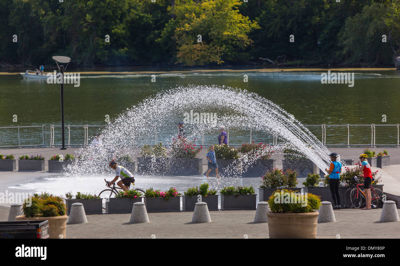 WASHINGTON, DC, USA Waterfront Park, fountain and Stock