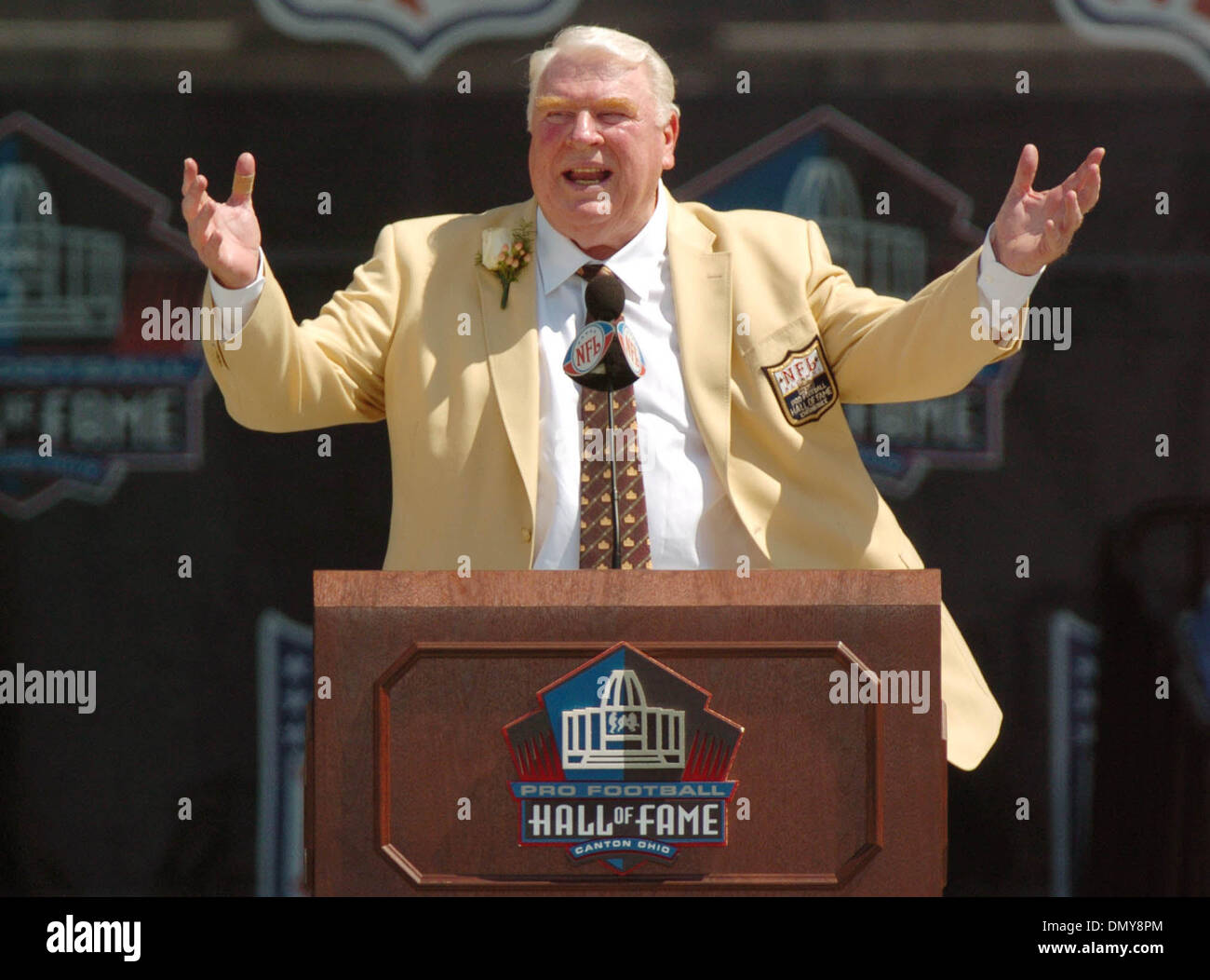 Aug 05, 2006; Canton, OH, USA; Hall of Fame head coach JOHN MADDEN during his speach at the Pro Football Hall of Fame ceremonies at Fawcett Stadium in Canton, Ohio Saturday August 5,2006. Mandatory Credit: Photo by Bob Larson/Contra Costa Times/ZUMA Press. (©) Copyright 2006 by Contra Costa Times Stock Photo