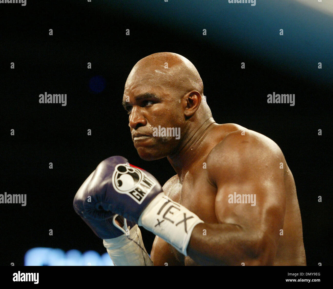Aug 18, 2006; Dallas, TX, USA; EVANDER HOLYFIELD fights Jeremy Bates ...