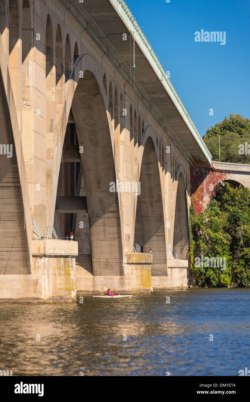 WASHINGTON, DC, USA Key Bridge, kayak, Potomac River Stock Photo Alamy