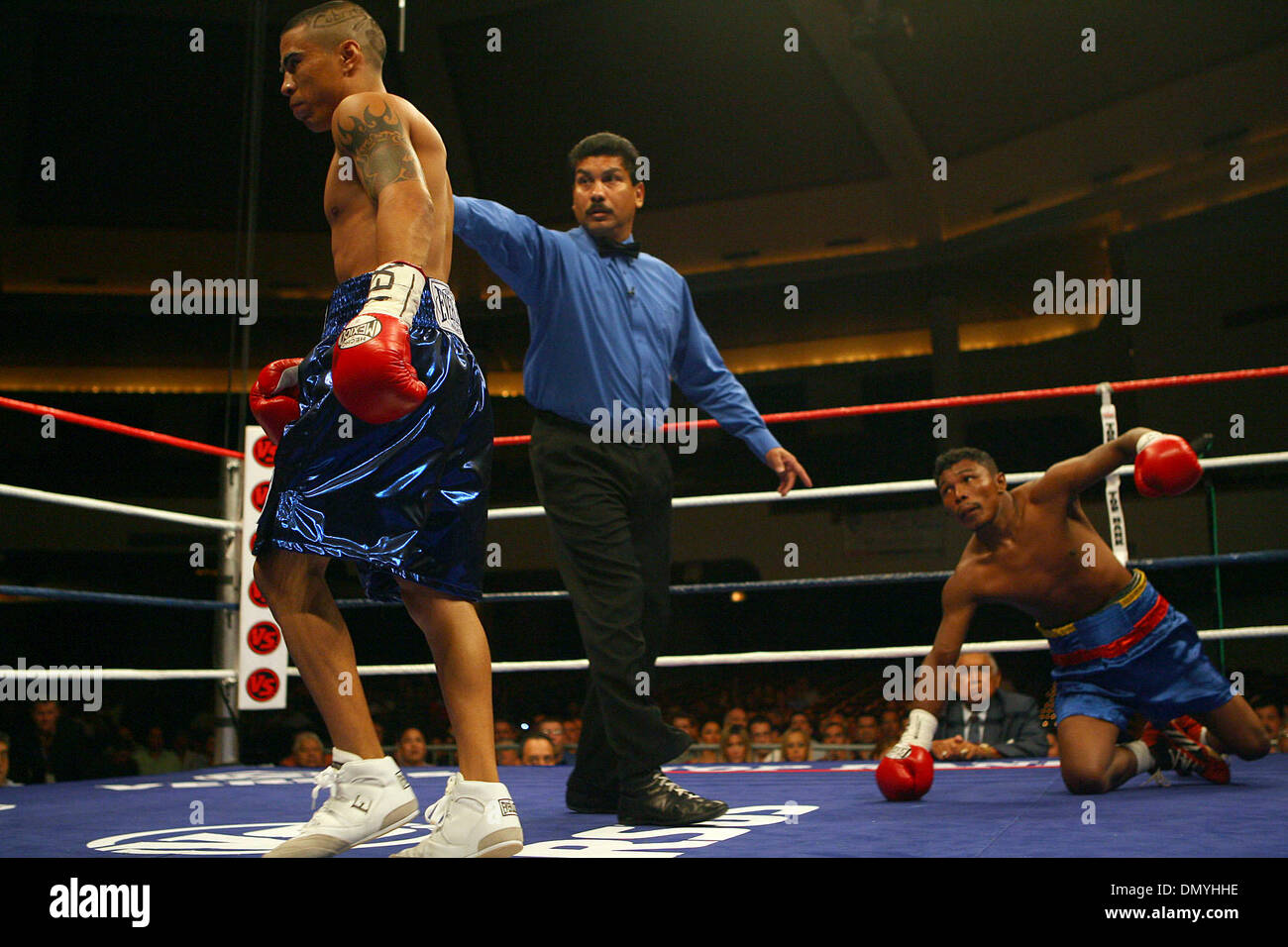 Sep 28, 2006; San Antonio, TX, USA; Referee Ruben Carrion (center ...