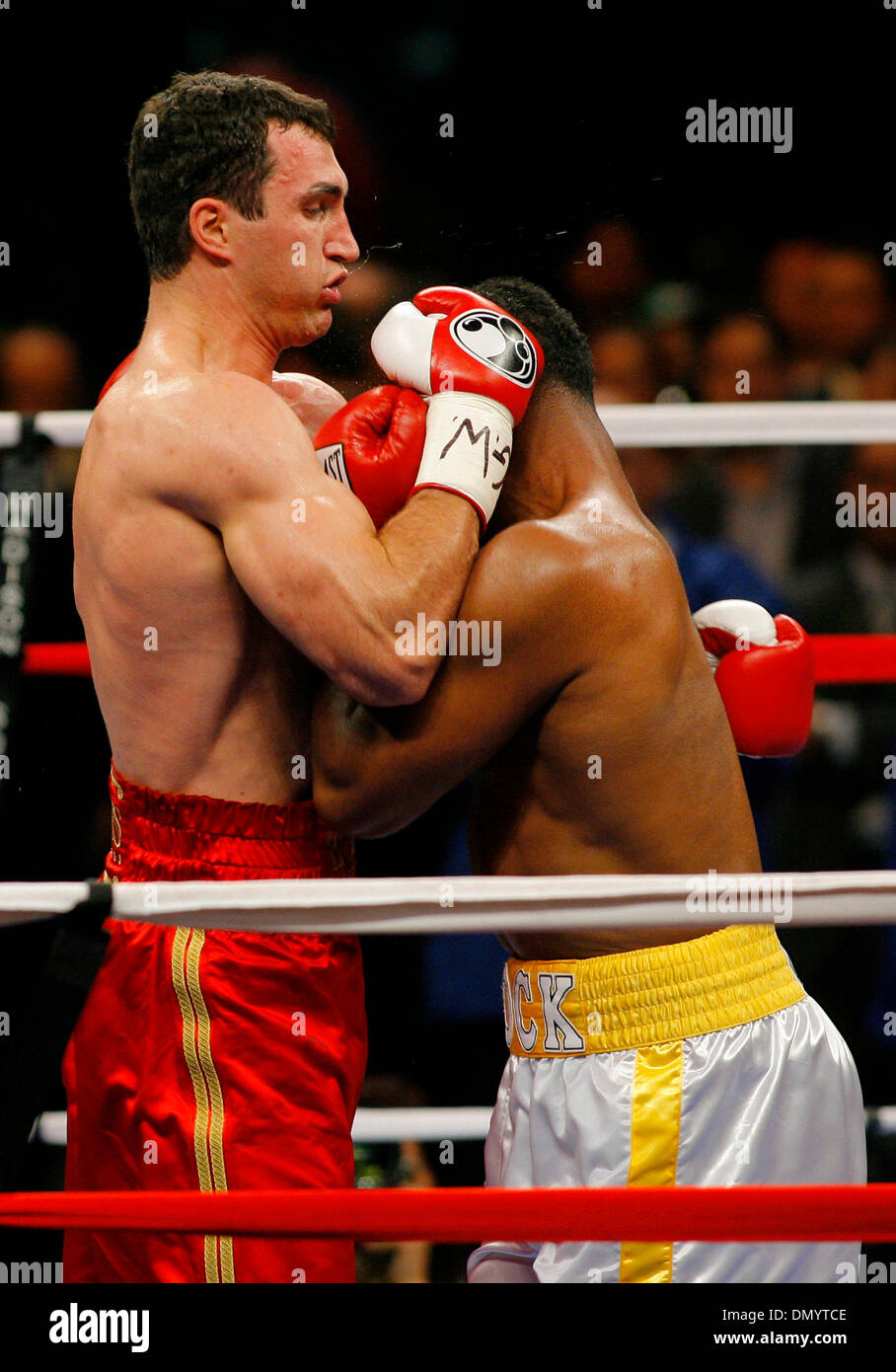 Calvin B Rocks Wladimir klitschko during hi-res stock photography and images - Alamy
