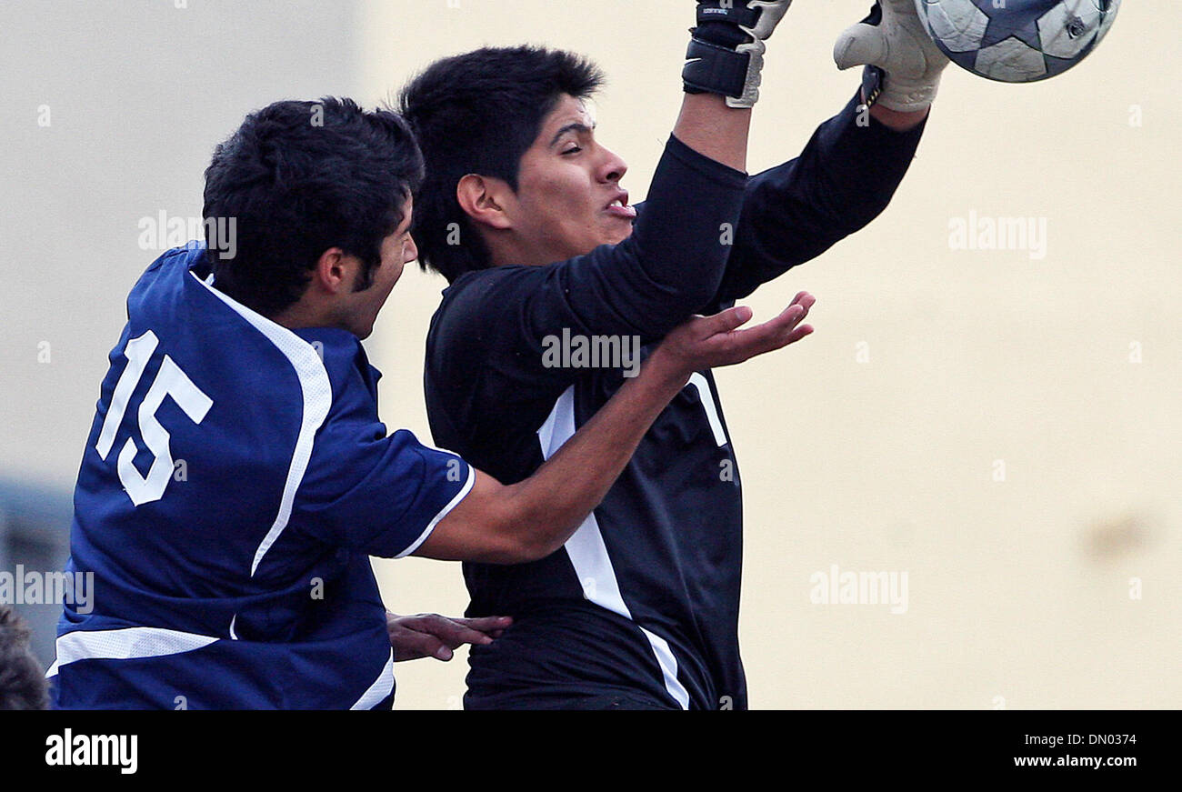 SPORTS    The Button's Gared Reyna (15) pressures St. Joseph goal keeper Roberto Jimenez as Central Catholic plays Brownsville St. Joseph in TAPPS soccer playoffs on February 14, 2009.   Tom Reel/Staff  (Credit Image: © San Antonio Express-News/ZUMA Press) Stock Photo