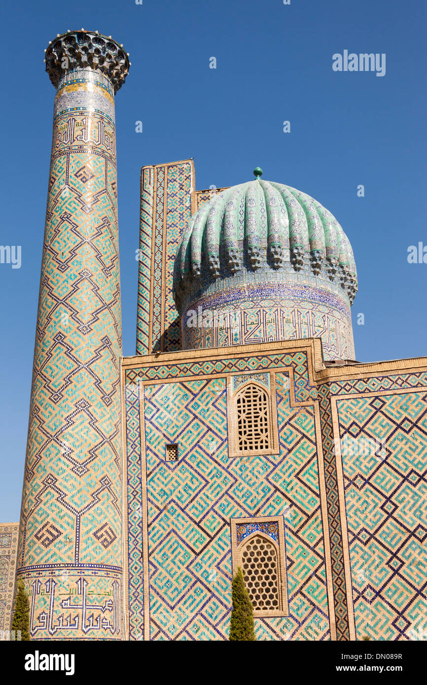 A minaret and dome of Sher Dor Madrasah, also known as Shir Dor Madrasah, Registan Square, Samarkand, Uzbekistan Stock Photo