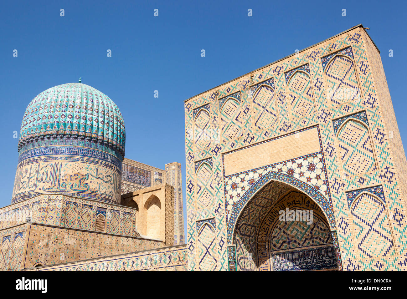 Bibi Khanym Mosque, also known as Bibi Khanum Mosque, Samarkand, Uzbekistan Stock Photo