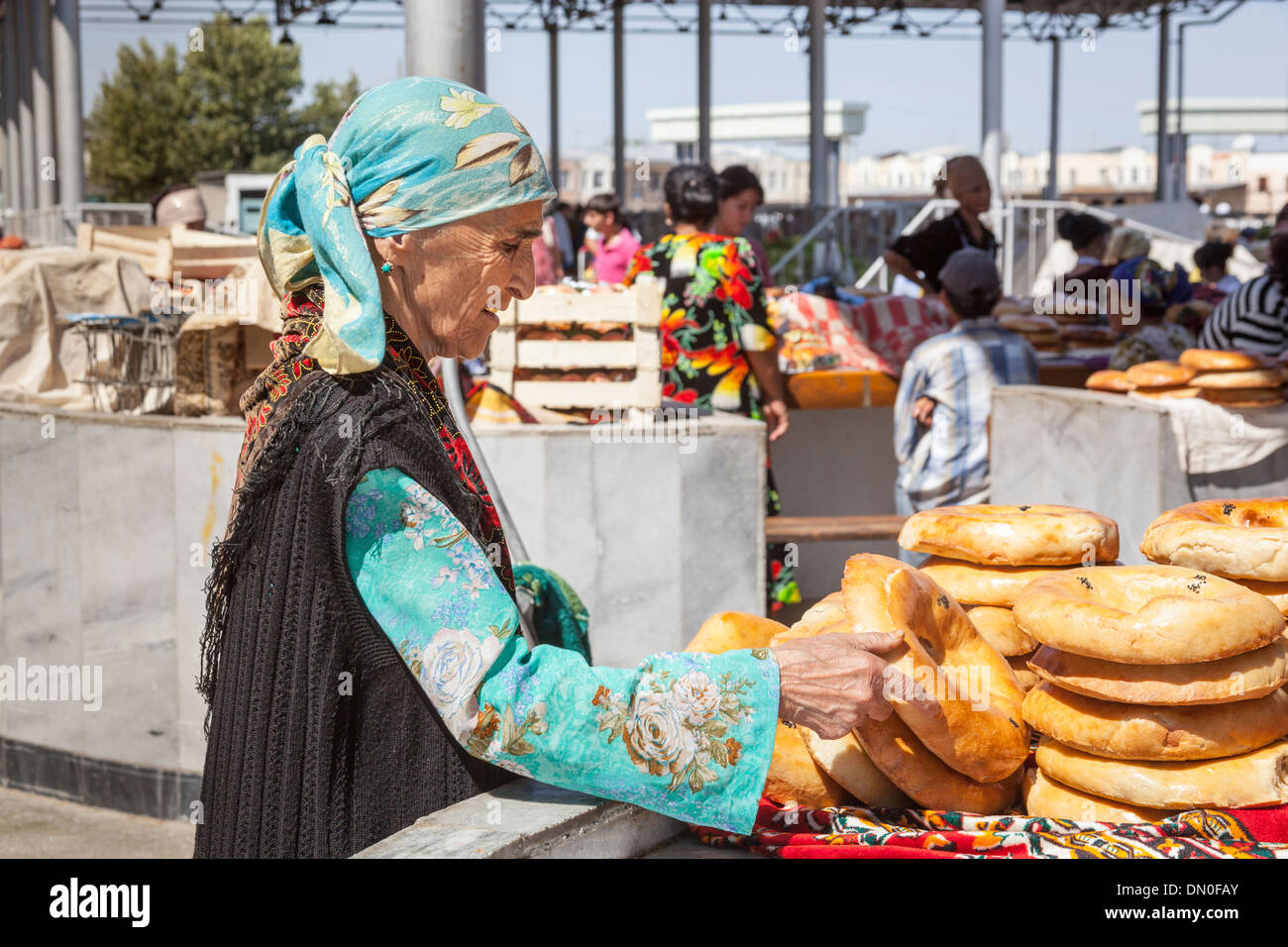 Woman buying non bread, Siyob Market, also known as Siab Market, Samarkand, Uzbekistan Stock Photo