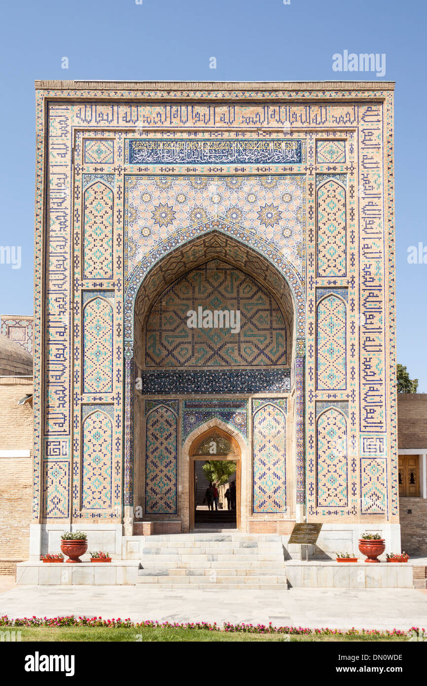 Entrance to Shah-i-Zinda, also known as Shah I Zinda and Shah-i Zinda, Samarkand, Uzbekistan Stock Photo