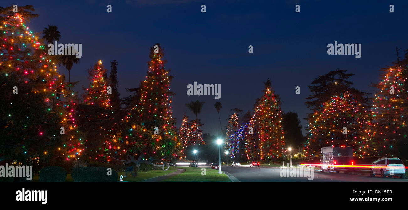 Los Angeles. 18th Dec, 2013. Photo taken on Dec. 17, 2013 shows Christmas lights in Los Angeles, the United States. © Yang Lei/Xinhua/Alamy Live News Stock Photo
