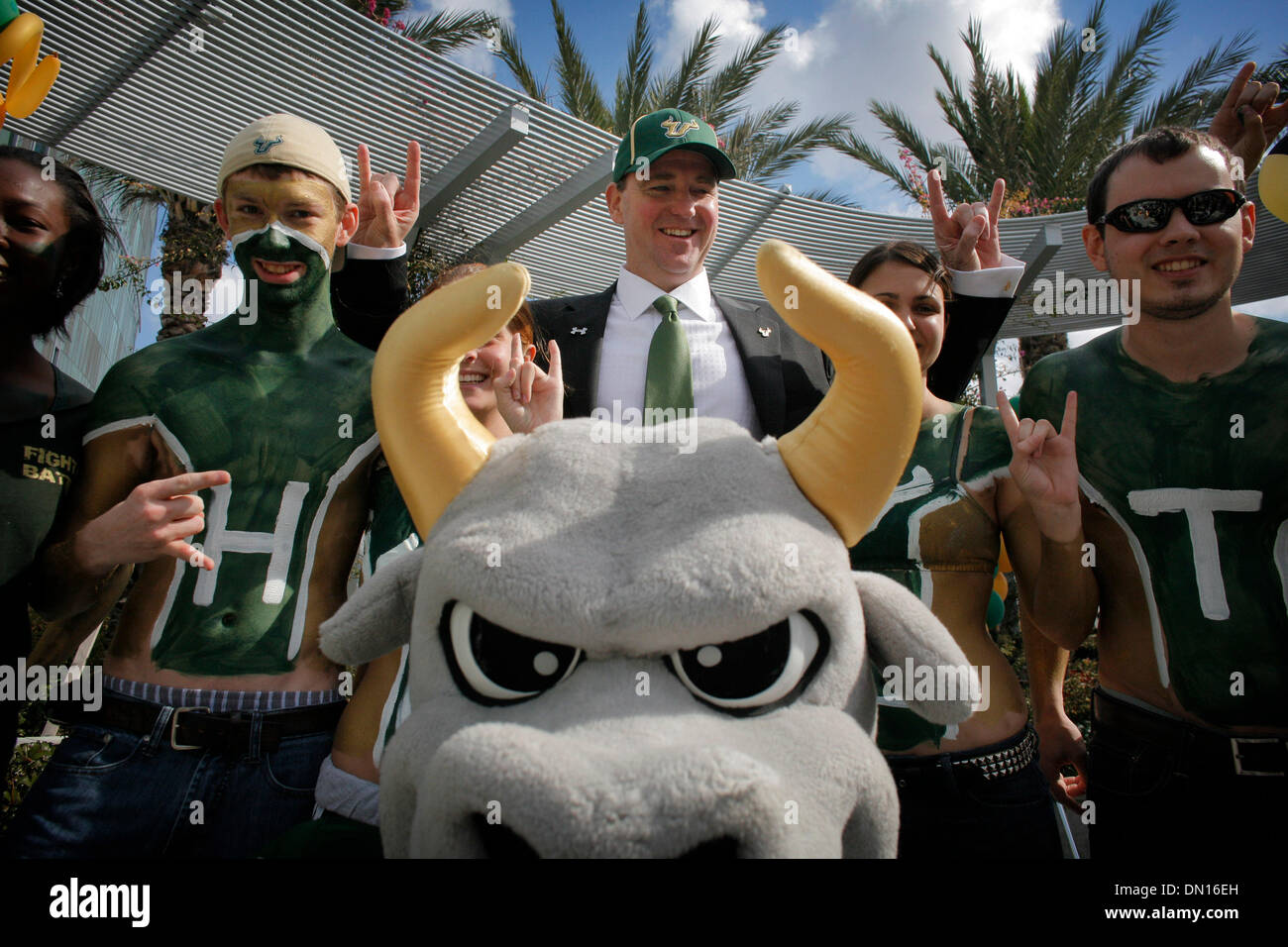 Jan. 15, 2010 - Tampa, FL, USA - EDMUND D. FOUNTAIN   |   Times .TP 317359 FOUN USF 15.(01/15/2010 Tampa) Incoming USF football coach Skip Holtz poses for photographs with football fans and the school's mascot, Rocky, on January 15, 2010.  [EDMUND D. FOUNTAIN, Times] (Credit Image: © St. Petersburg Times/ZUMApress.com) Stock Photo