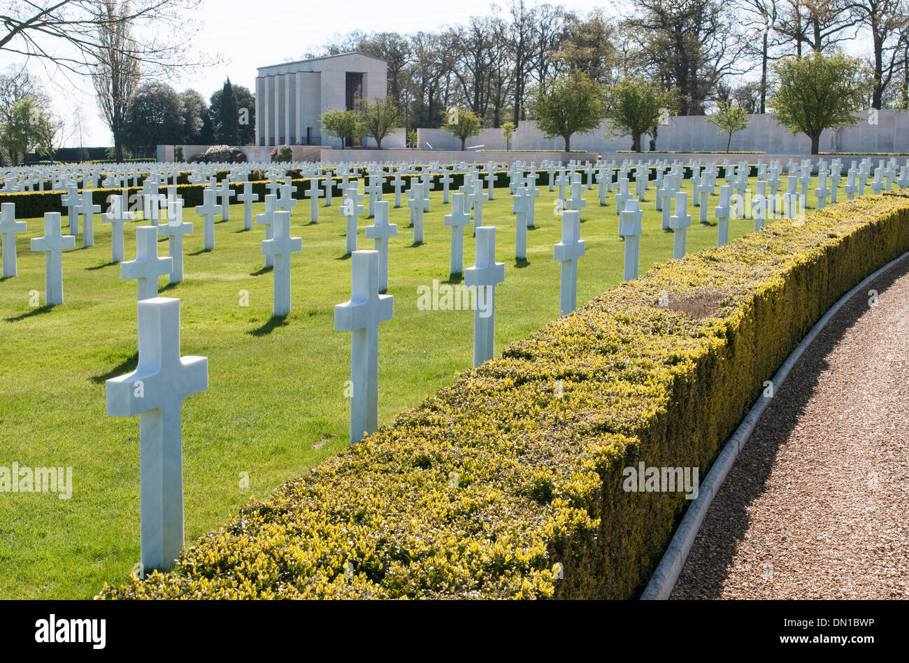 Graves of a American soldiers who died in World War II and the Memorial Chapel, US War Cemetery, Madingley, Cambridge, UK Stock Photo