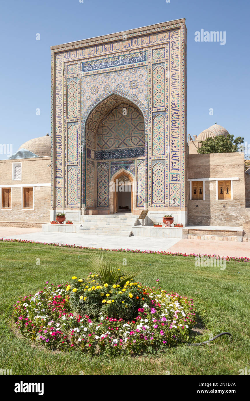 Entrance to Shah-i-Zinda, also known as Shah I Zinda and Shah-i Zinda, Samarkand, Uzbekistan Stock Photo