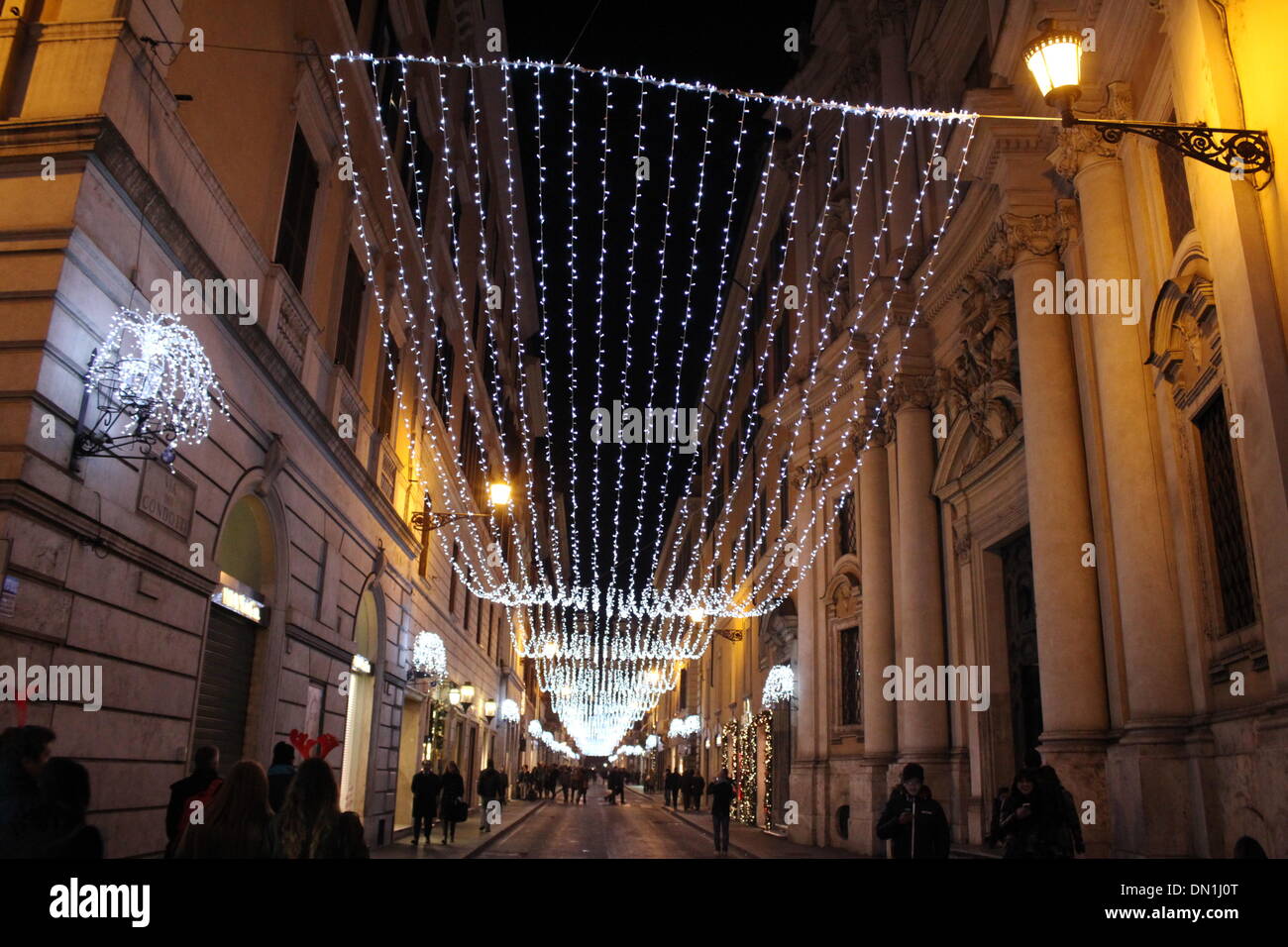 Rome, Italy 16 December 2013 Louis Vuitton shop and sponsored Christmas  tree in piazza San Lorenzo in Lucina, Rome, Italy - SuperStock