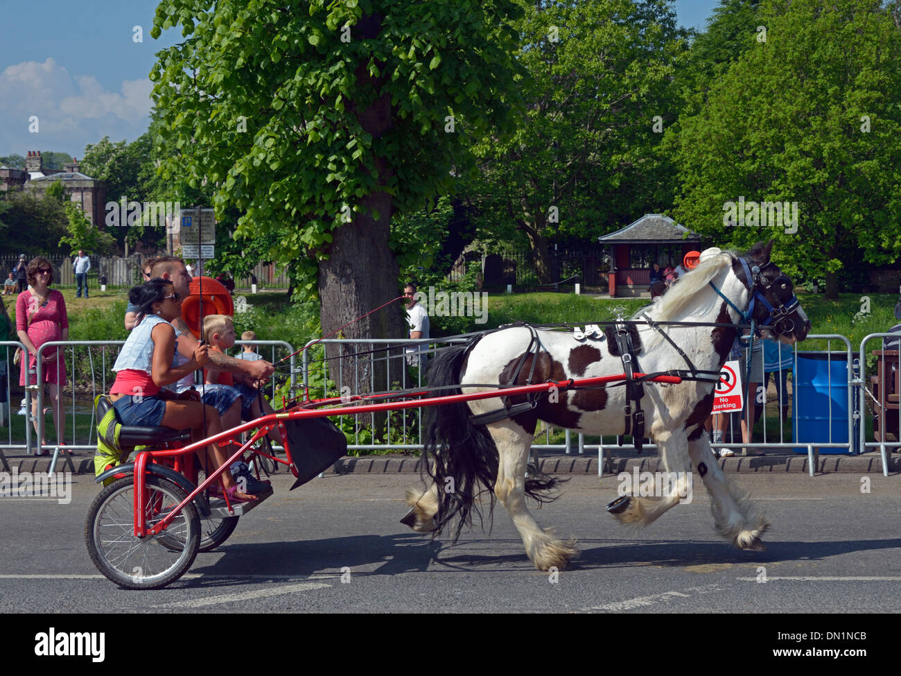 Gypsy traveller family. Appleby Horse Fair, June 2013. Appleny-in-Westmorland, Cumbria, England, United Kingdom, Europe. Stock Photo