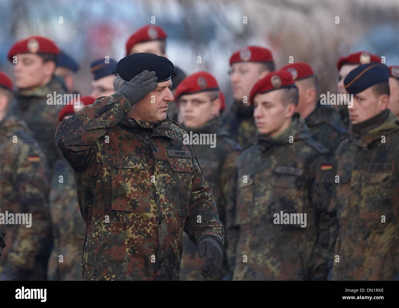 Diez, Germany. 17th Dec, 2013. Commander of the logistics commando, Major General Hans-Erich Antoni (F), salutes the 60 troups from the 462 supply battalion during their farewell before leaving for operations in Kosovo in Diez, Germany, 17 December 2013. They are part of the around 150 soliers from the staff and service company of the 37th German KFOR forces. Photo: Thomas Frey/dpa/Alamy Live News Stock Photo