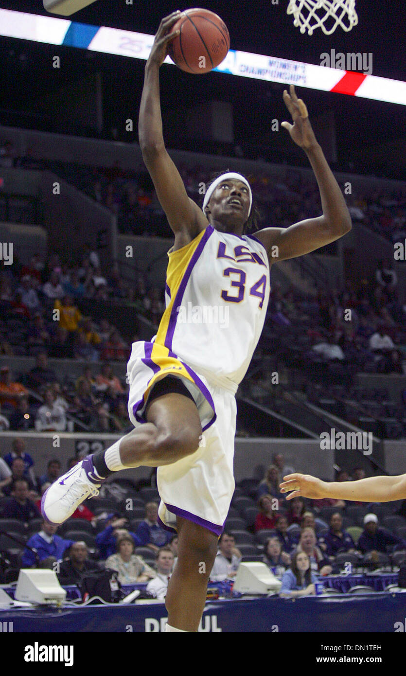 sylvia fowles dunk