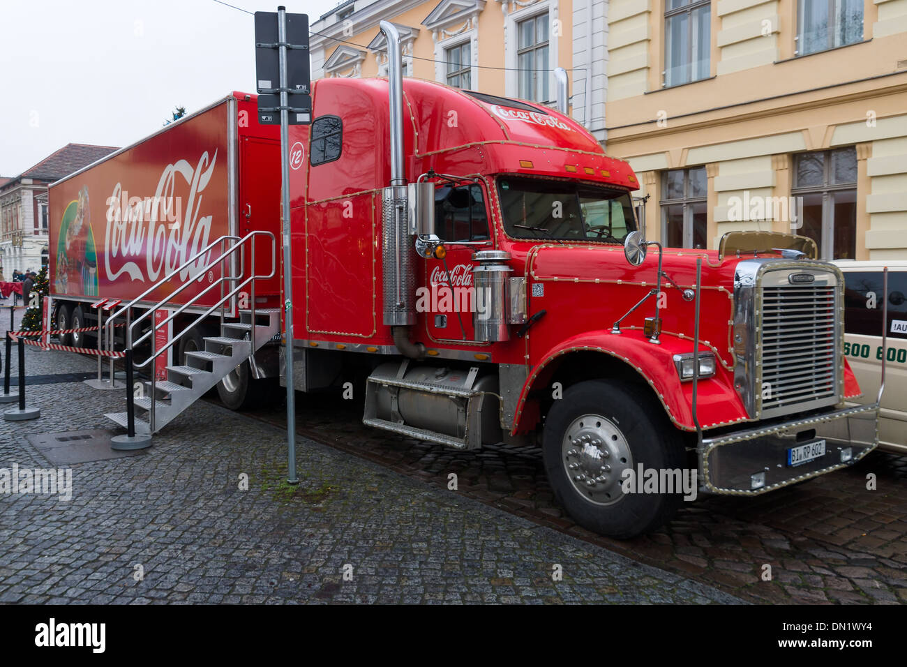 Camion Coca-Cola Holidays Are Coming Avec Père Noël - Échelle 1:87 - Marque SLWTL - Occasion Quasi Neuf
